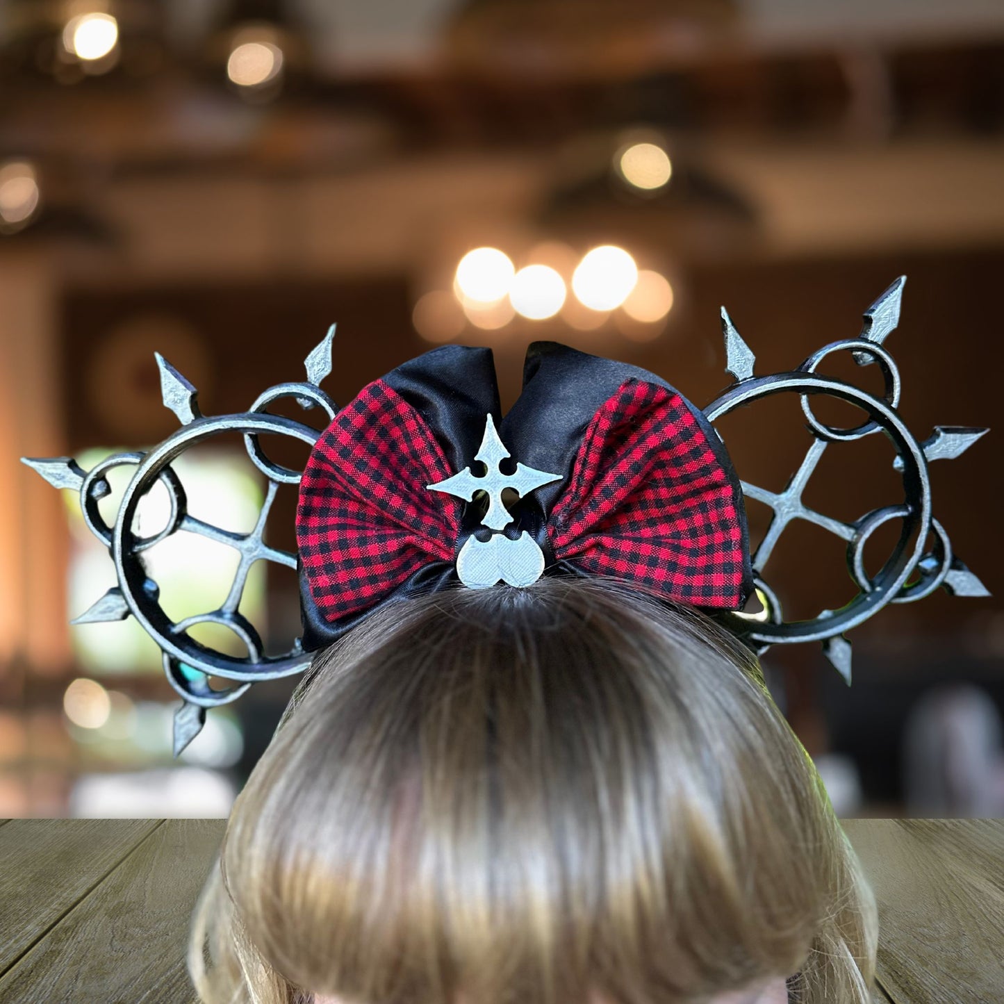 Kingdom Hearts "Axel" EARS o BOW para parque temático, cosplay o coleccionistas. Grandes orejas de Mickey unisex para WDW Bound, visitas al parque o vacaciones.