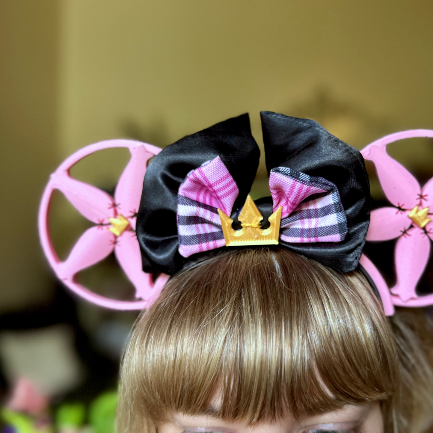 Kingdom Hearts "Kairi" EARS o BOW para parque temático, cosplay o coleccionistas. Grandes orejas de Mickey unisex para WDW Bound, visitas al parque o vacaciones.