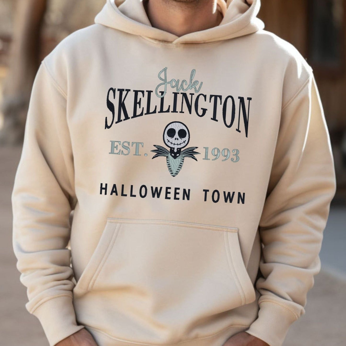 Brodé « Jack Skellington » Cauchemar avant Noël, Haunted Mansion inspiré Sweat-shirt unisexe, sweat à capuche pour la maison, les vacances ou à tout moment Vêtements confortables et confortables.